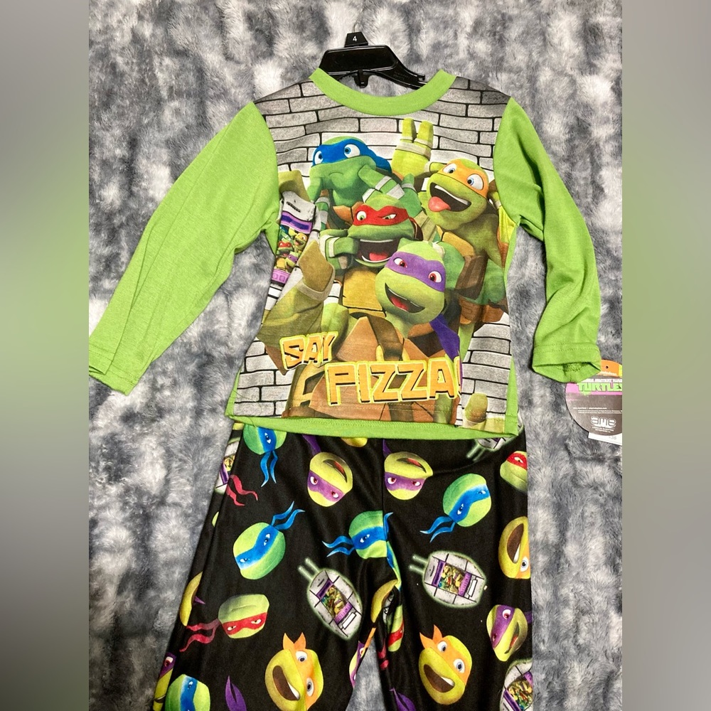 NWT  Ninja Turtles pajama set